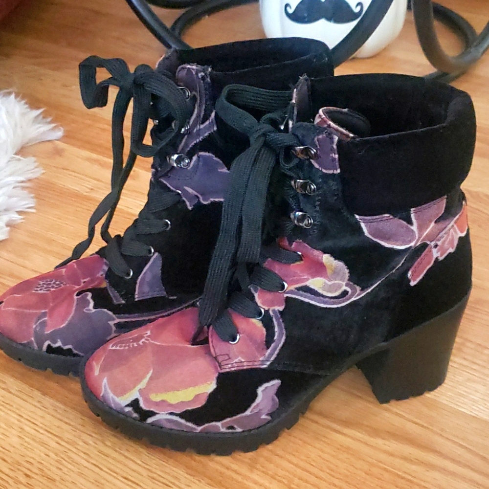 SM New York Booties